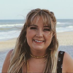 Meet your Posher, Hannah flora